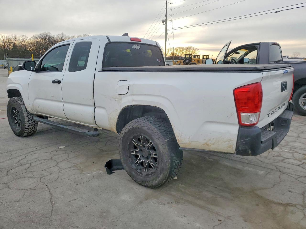2017 TOYOTA TACOMA