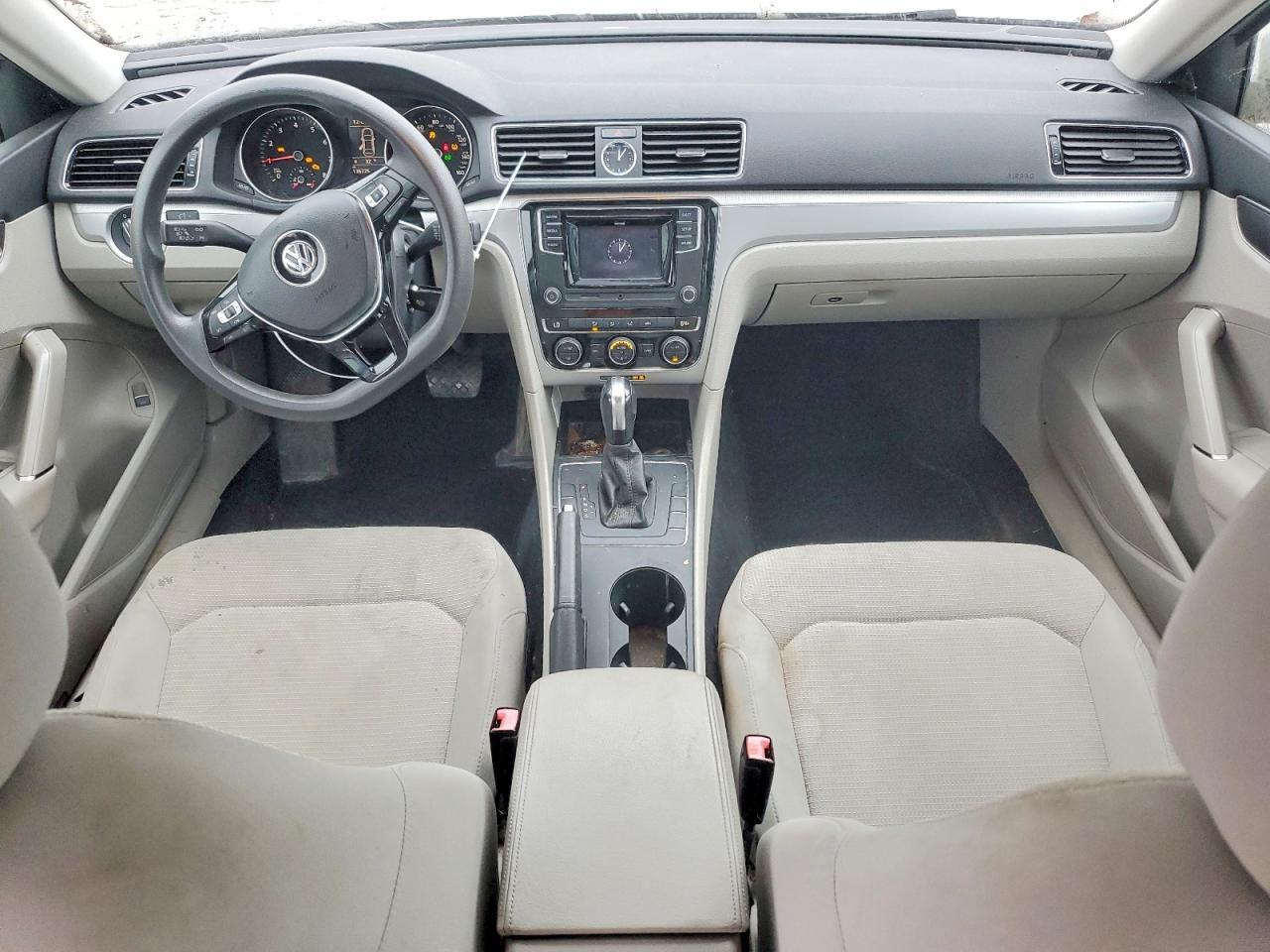 2016 VOLKSWAGEN Passat