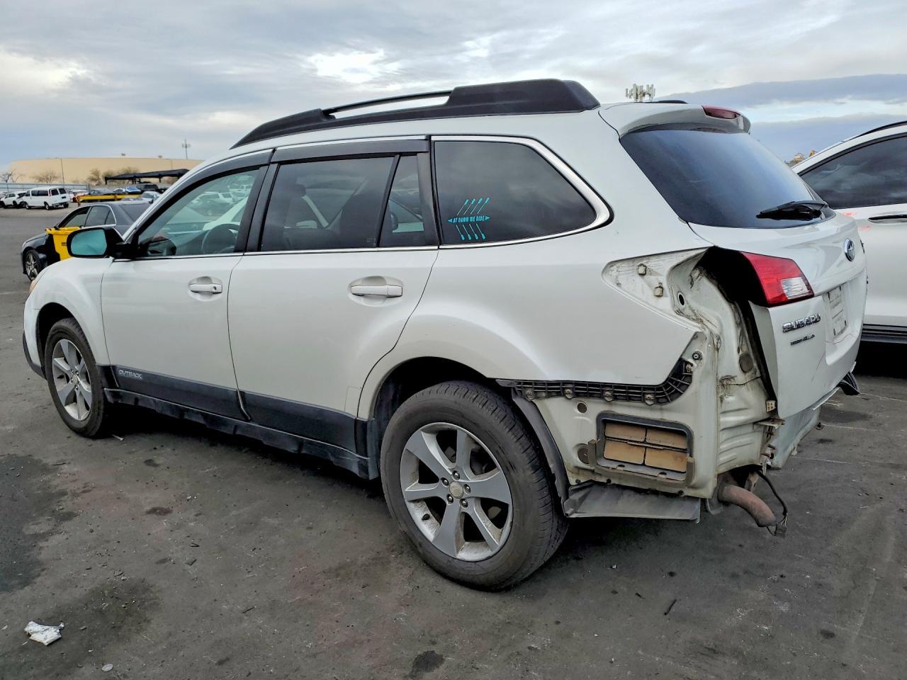 2013 SUBARU Outback