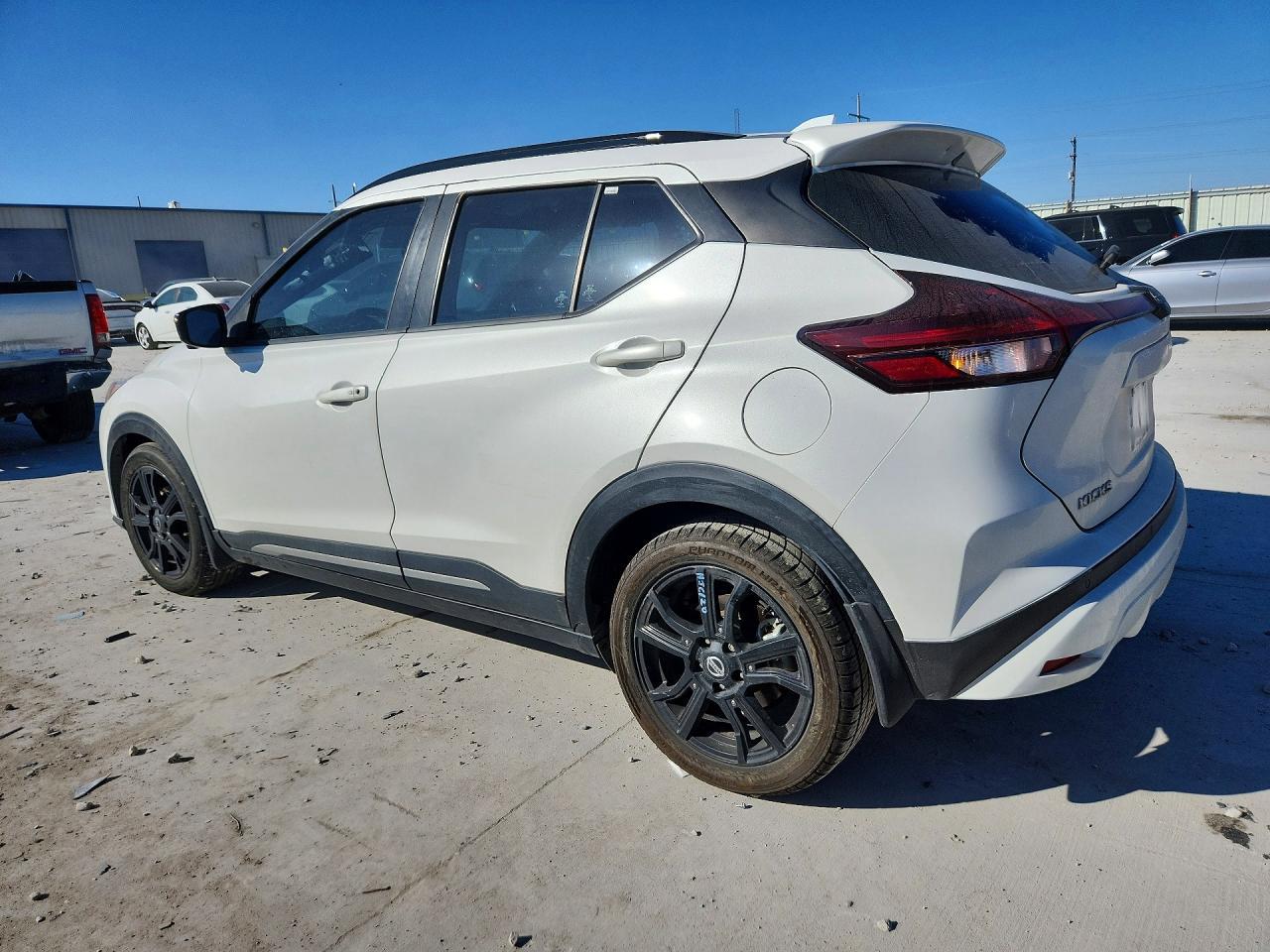 2022 NISSAN KICKS