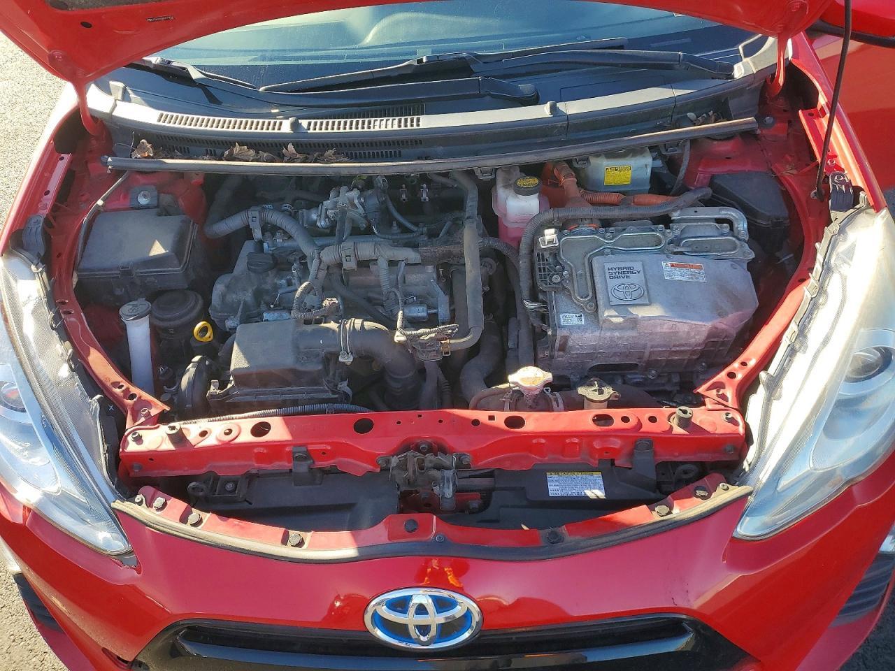 2016 TOYOTA Prius c