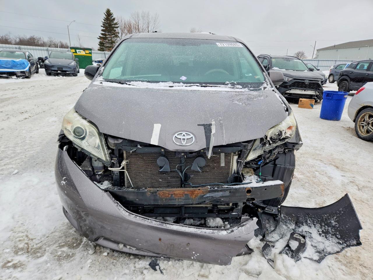 2011 TOYOTA SIENNA