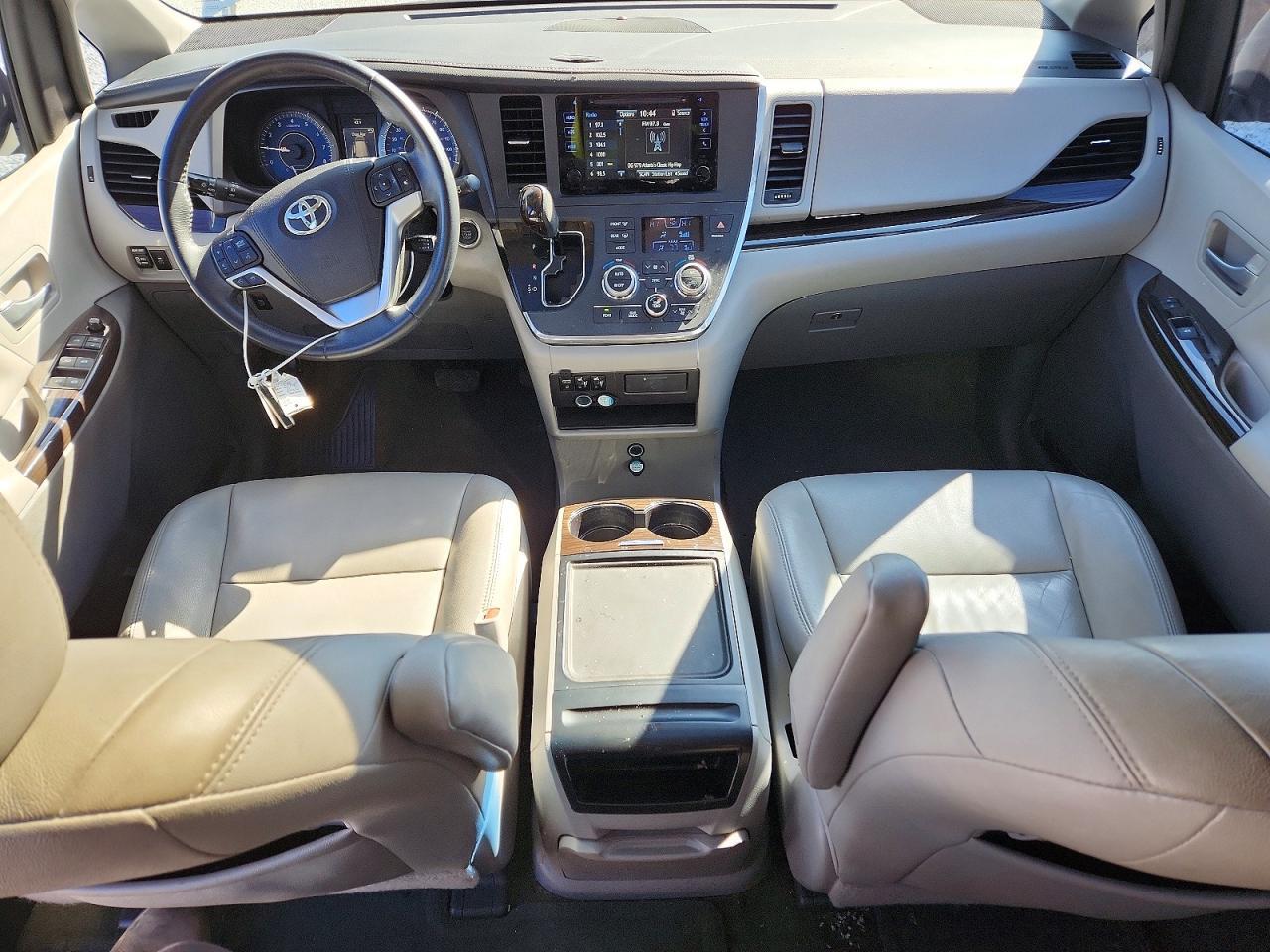 2017 TOYOTA SIENNA