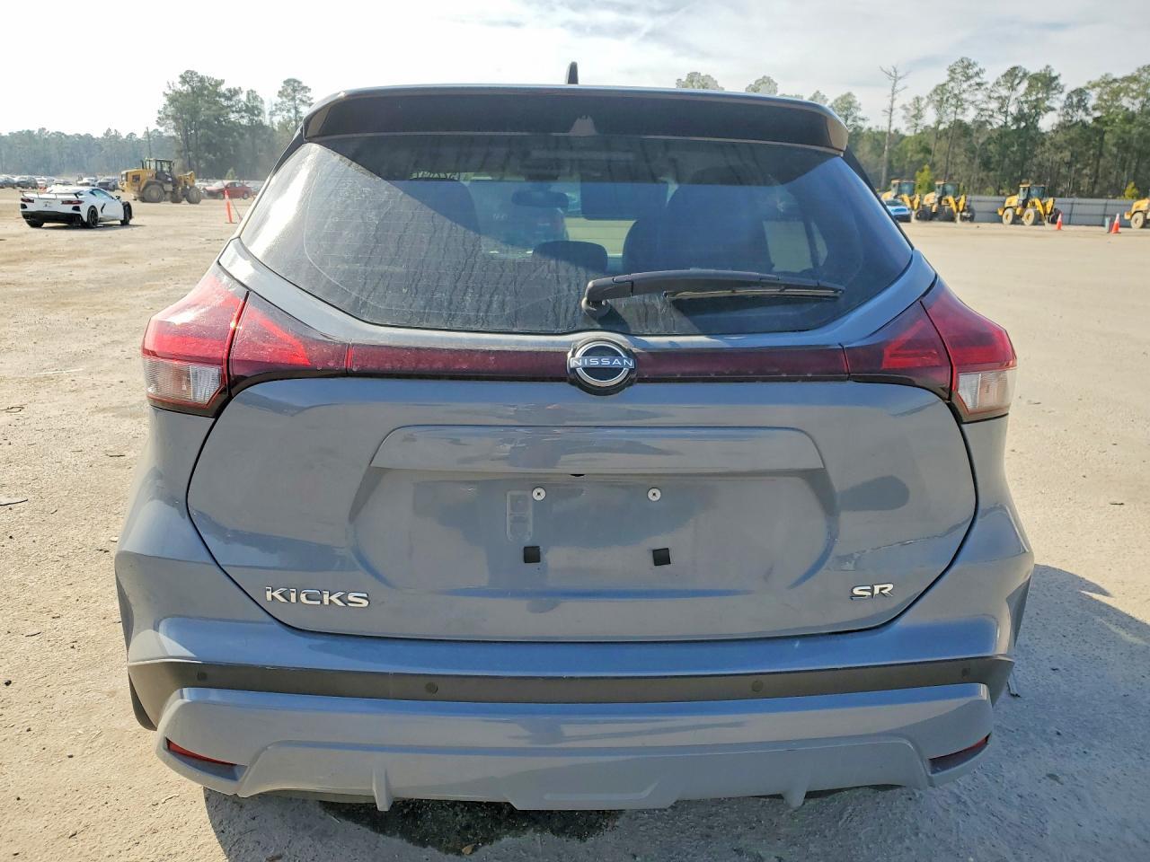2024 NISSAN KICKS
