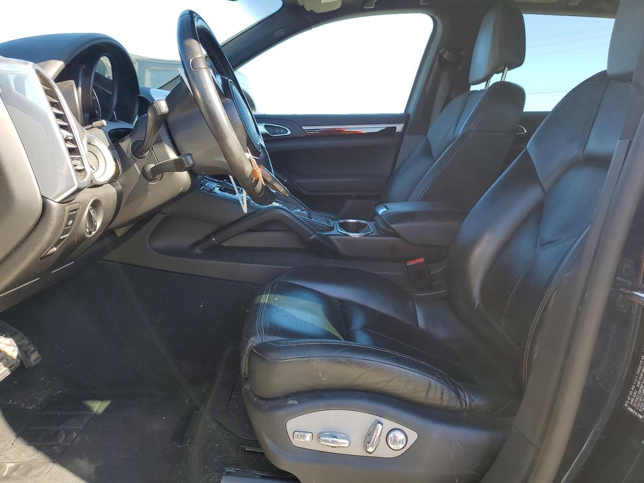 2013 PORSCHE CAYENNE