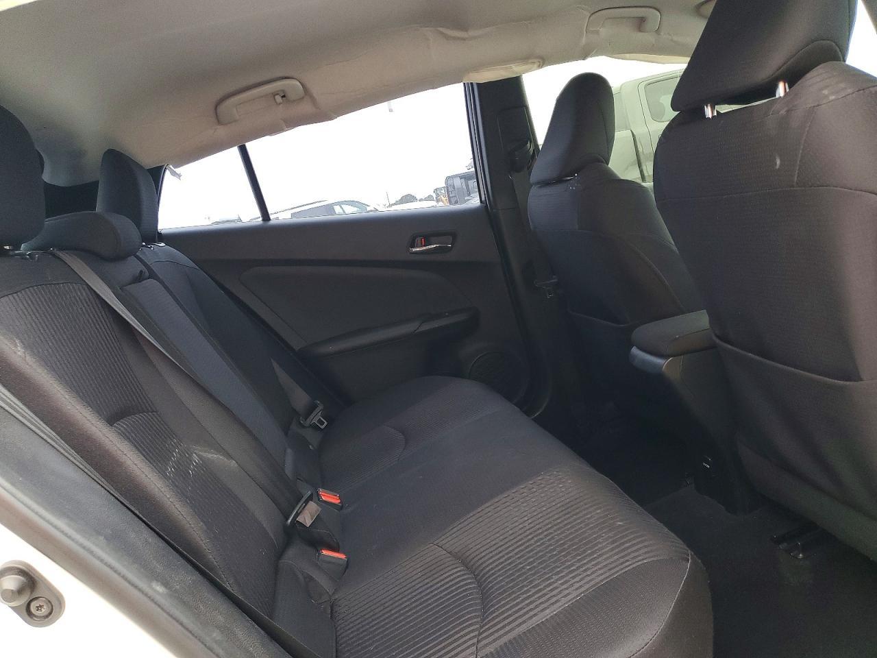 2016 TOYOTA PRIUS
