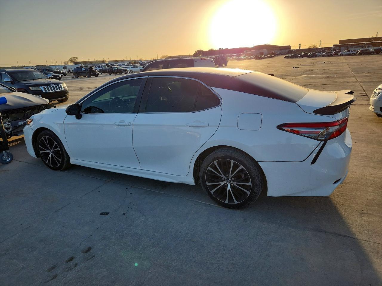 2018 TOYOTA CAMRY