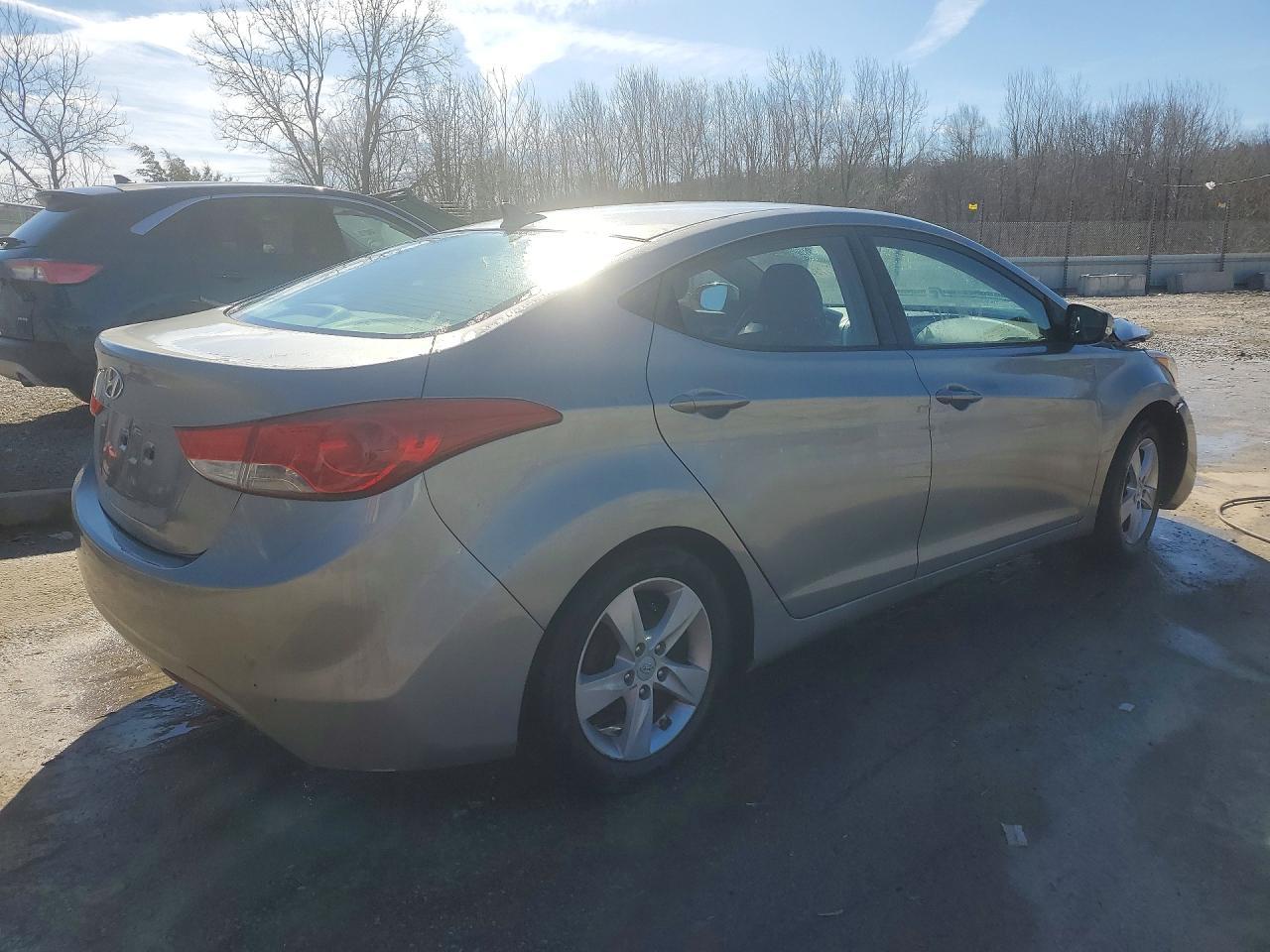 2011 HYUNDAI ELANTRA
