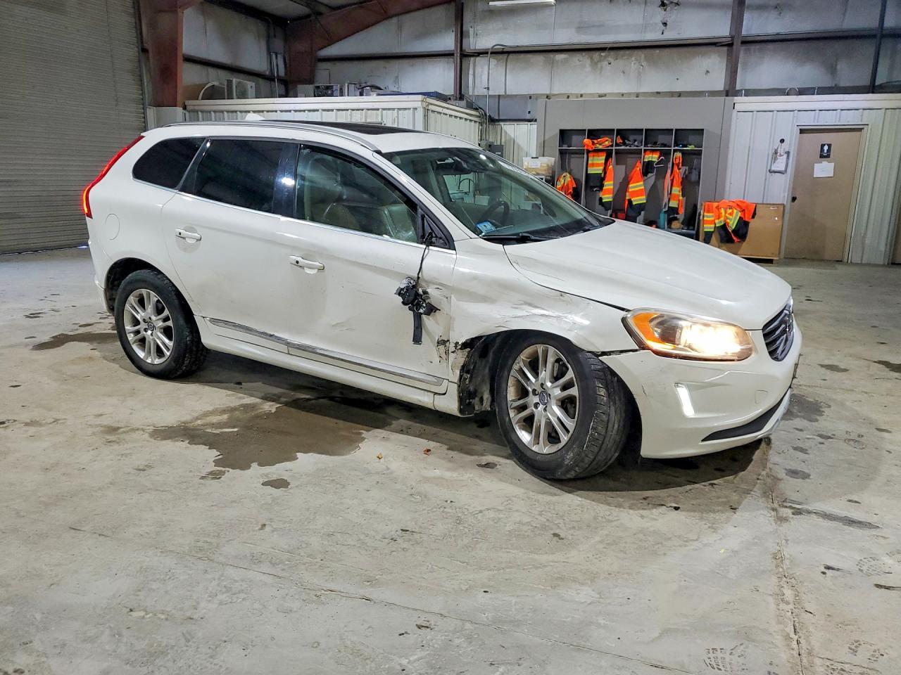 2015 VOLVO XC60
