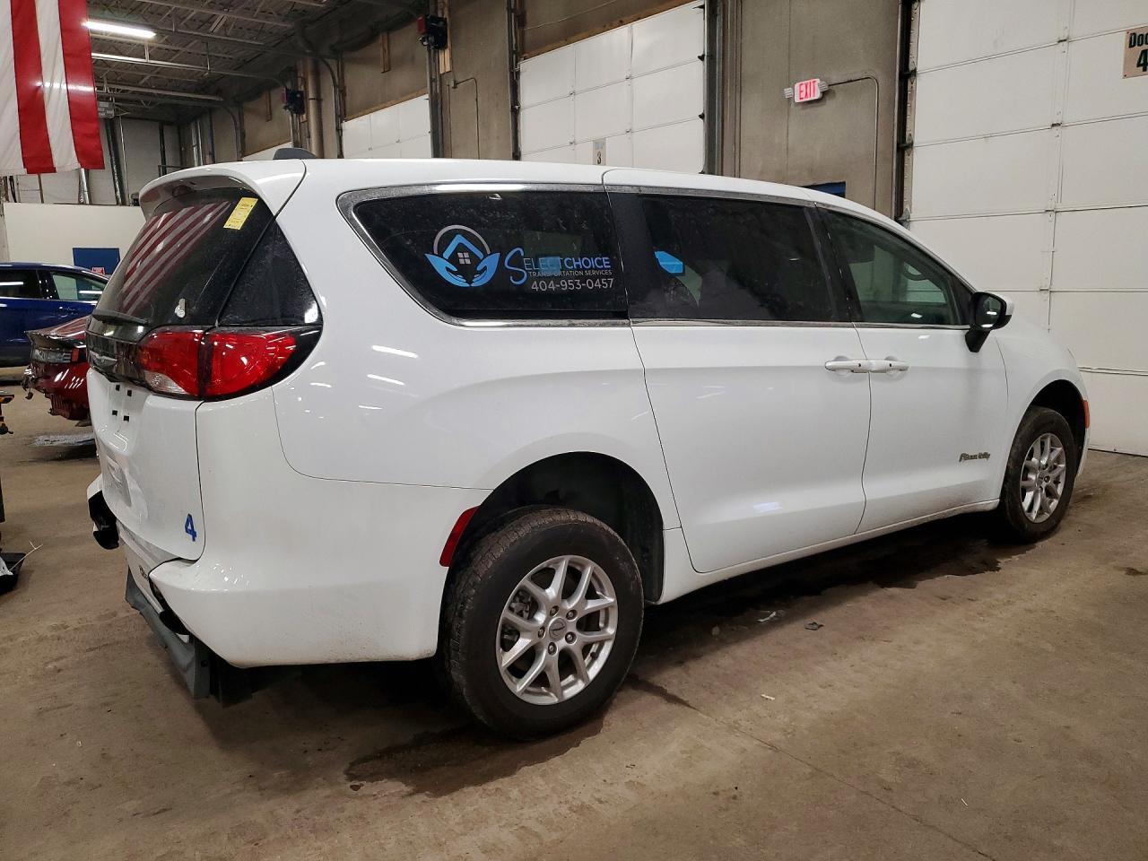 2022 CHRYSLER Voyager