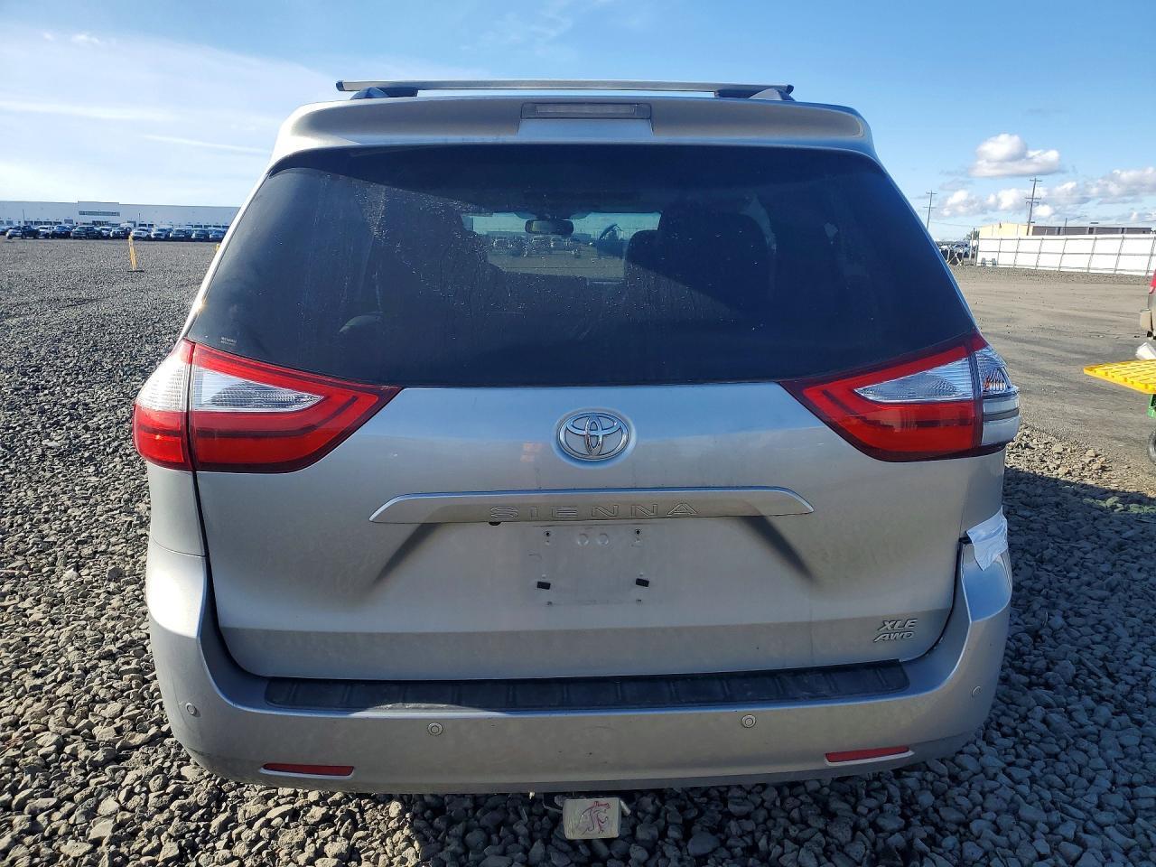 2017 TOYOTA SIENNA