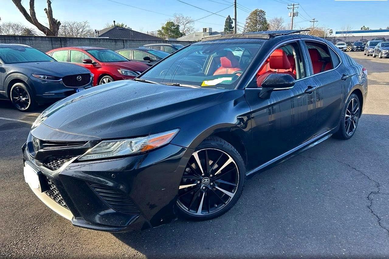 2018 TOYOTA CAMRY