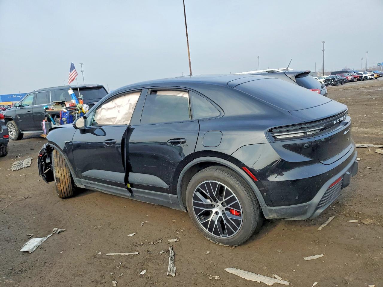 2025 PORSCHE Macan