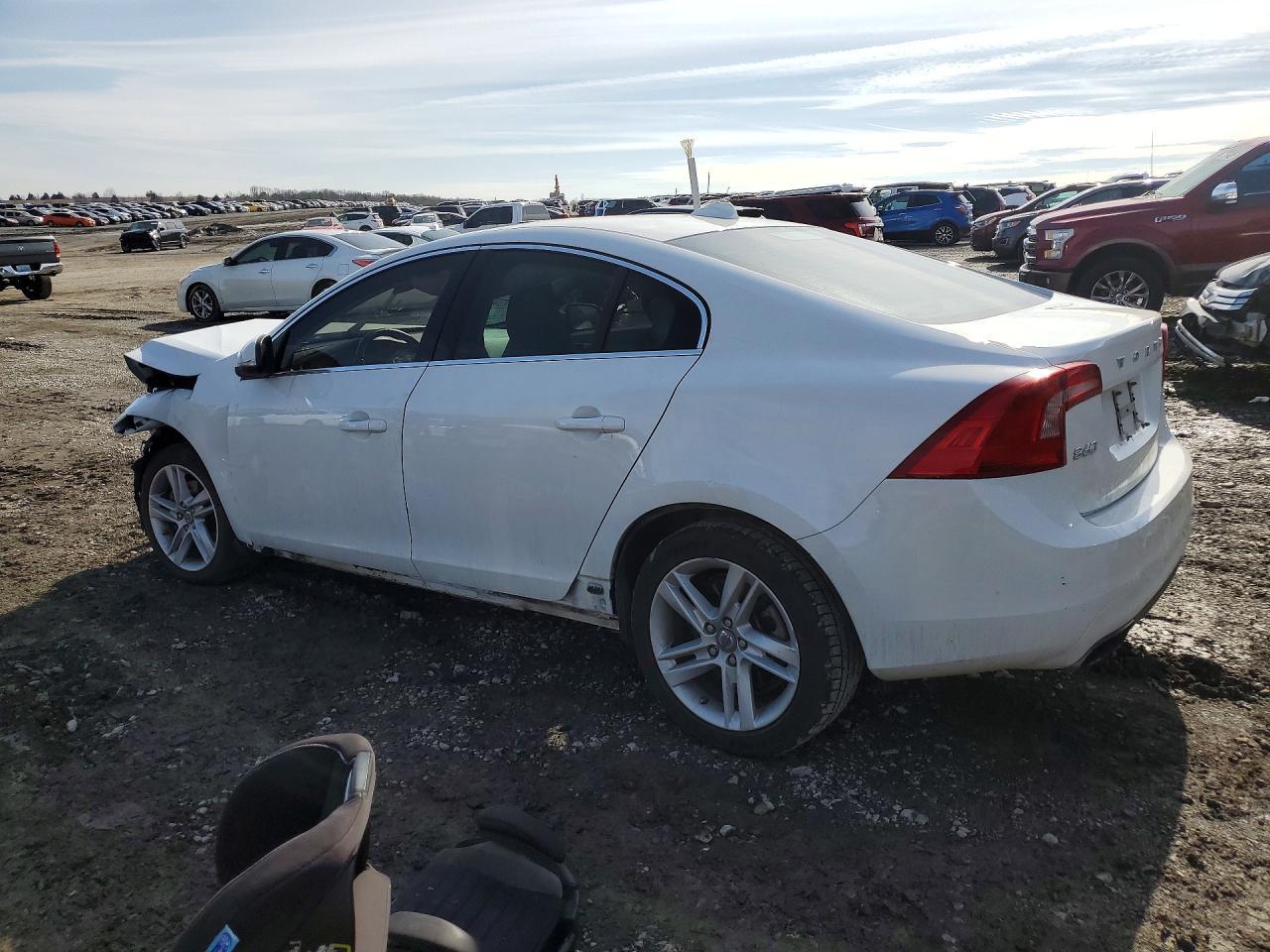 2015 VOLVO S60
