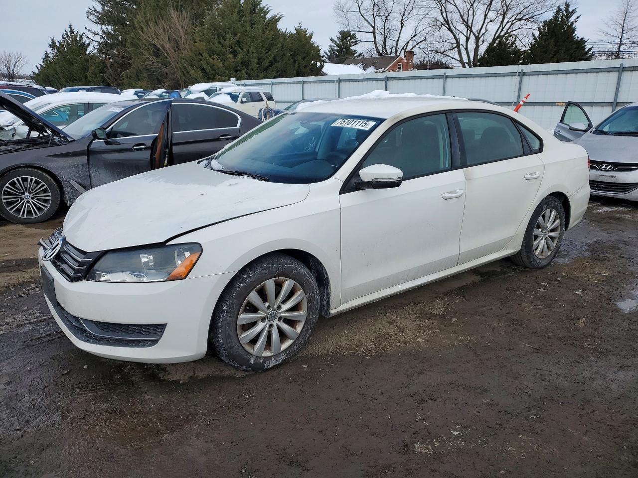 2013 VOLKSWAGEN Passat