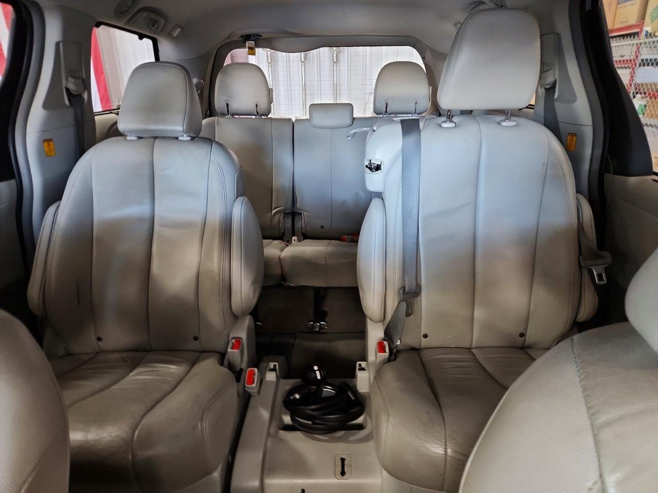 2013 TOYOTA SIENNA