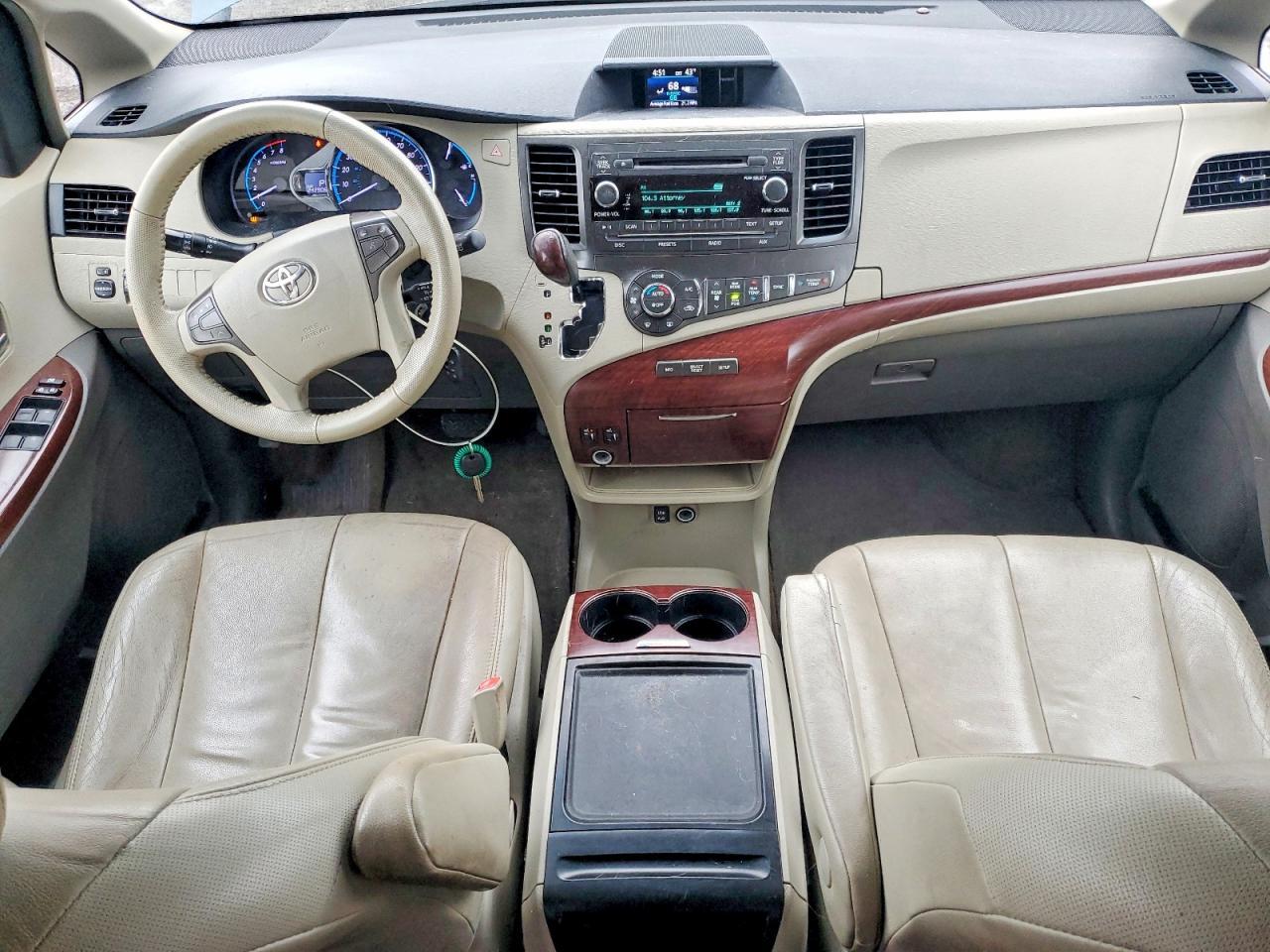 2013 TOYOTA SIENNA