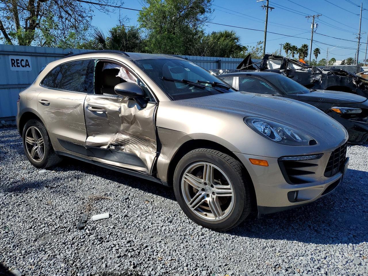 2017 PORSCHE Macan