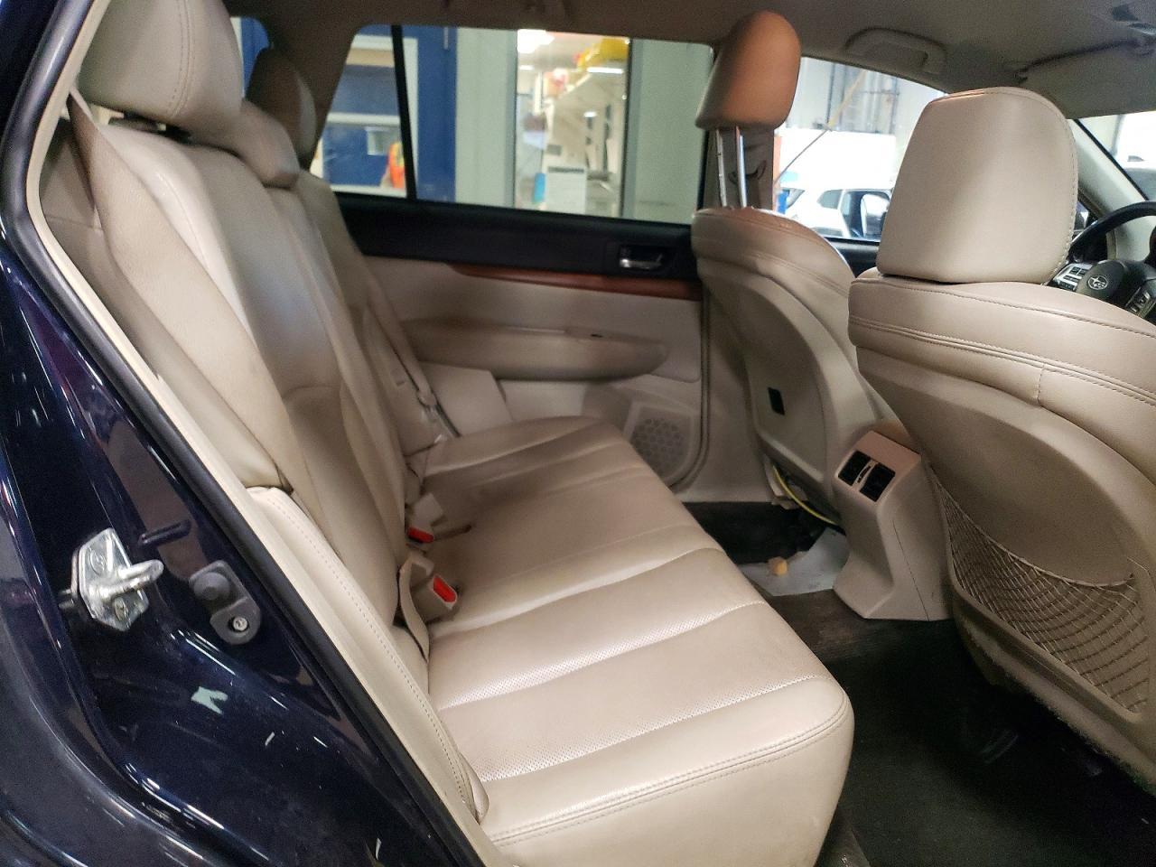 2013 SUBARU Outback
