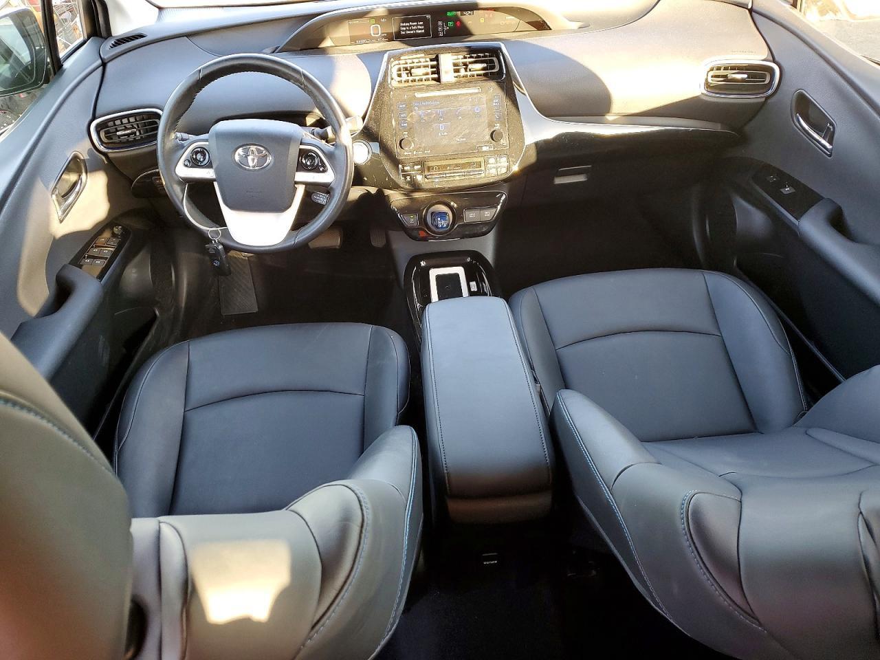 2016 TOYOTA PRIUS
