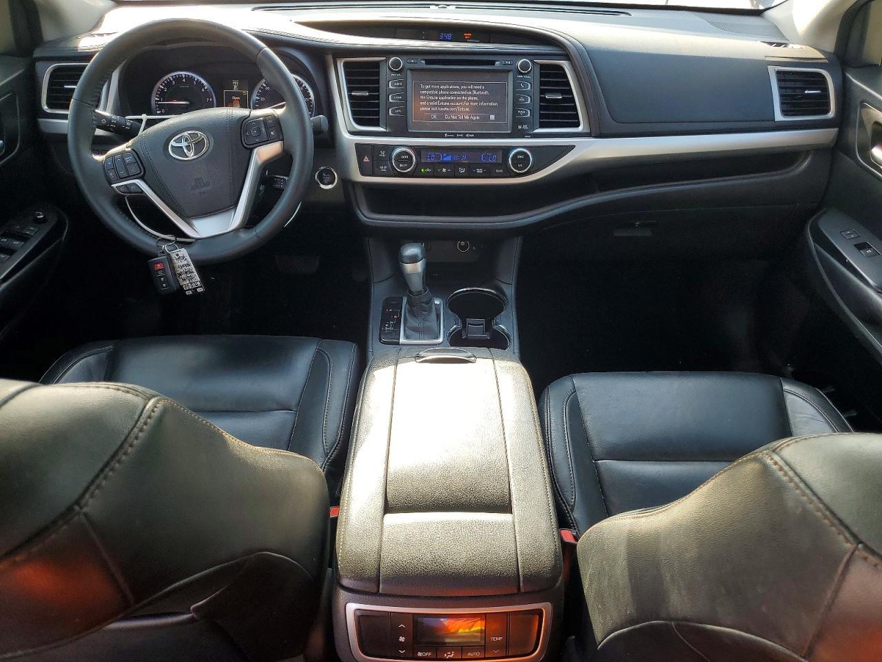 2016 TOYOTA HIGHLANDER