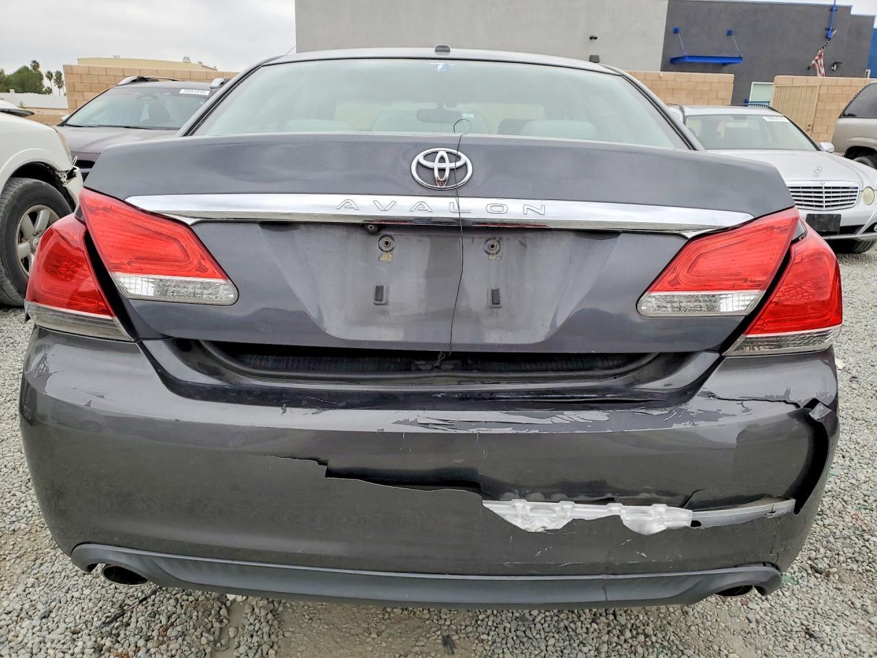 2011 TOYOTA Avalon