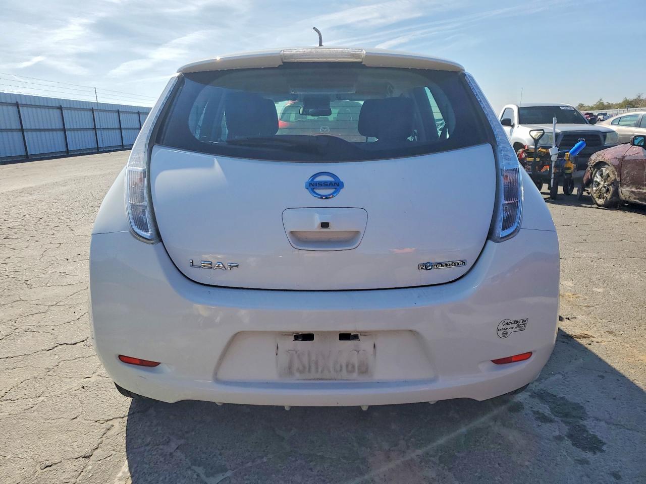 2016 NISSAN LEAF