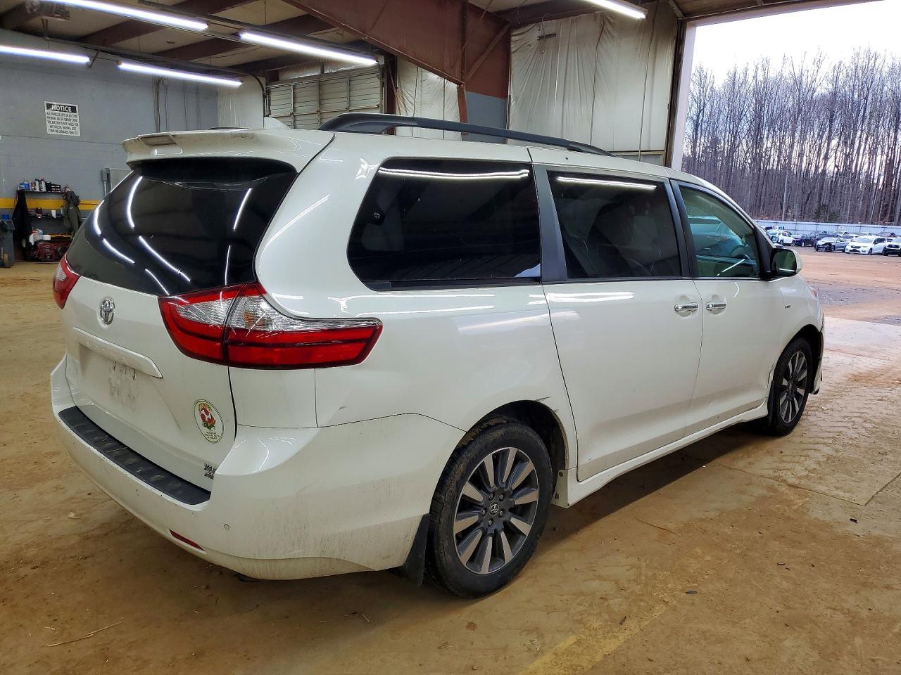 2019 TOYOTA SIENNA