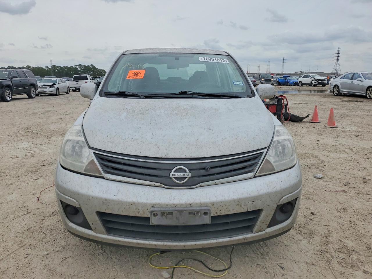 2011 NISSAN VERSA
