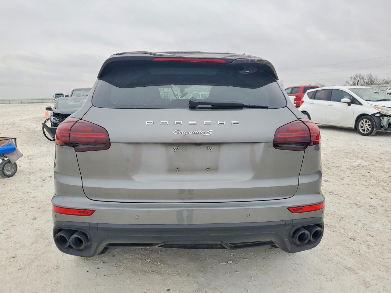 2016 PORSCHE CAYENNE