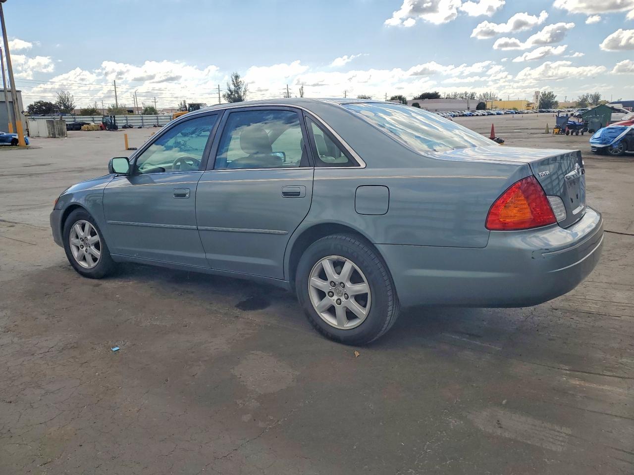 2002 TOYOTA Avalon