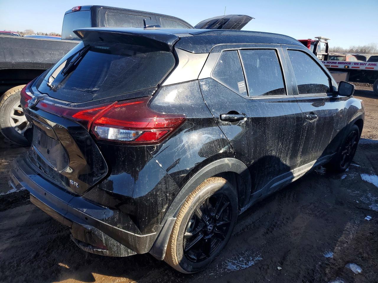 2023 NISSAN KICKS
