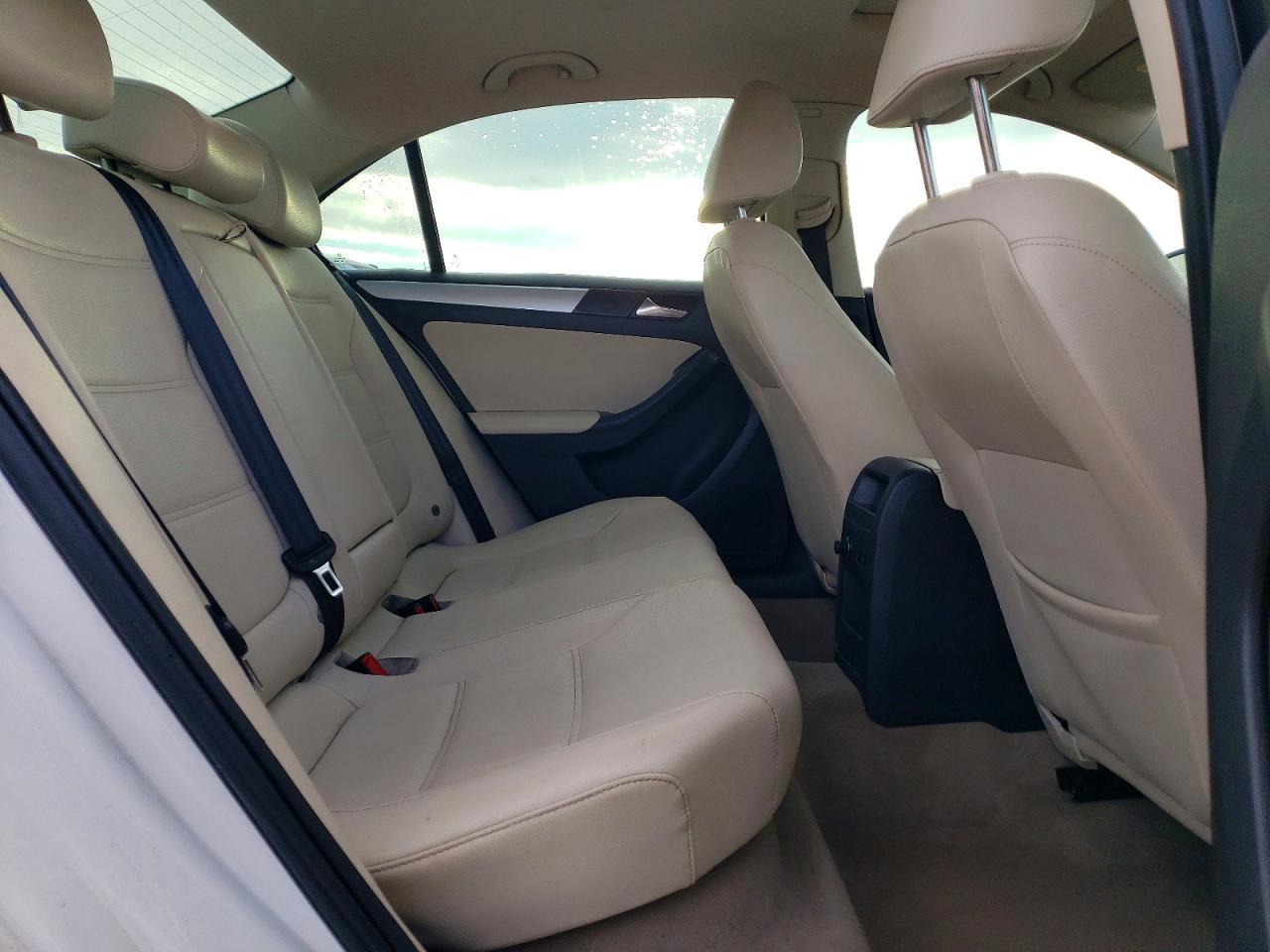 2011 VOLKSWAGEN JETTA