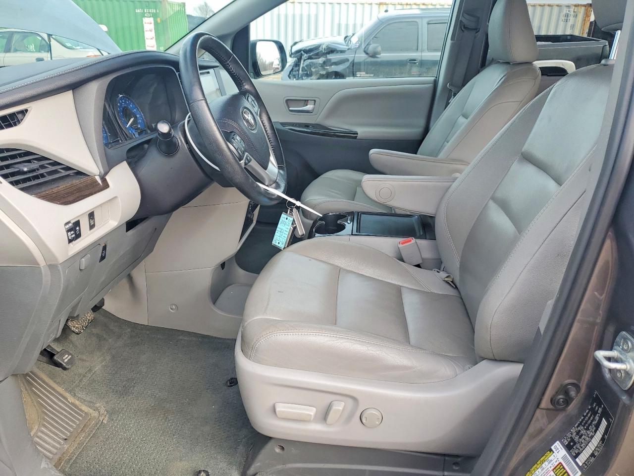 2015 TOYOTA SIENNA