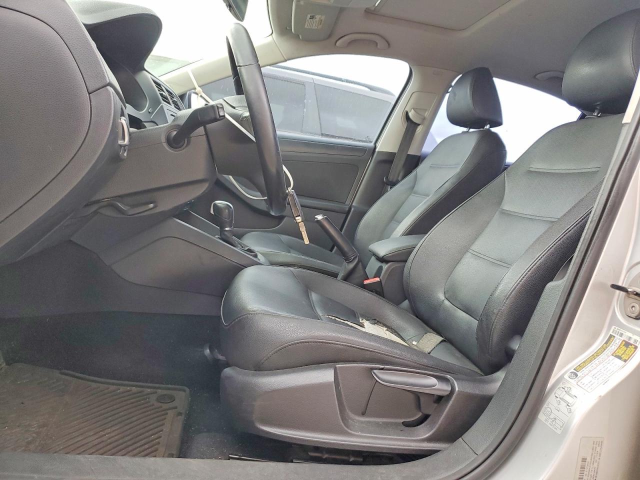 2011 VOLKSWAGEN JETTA