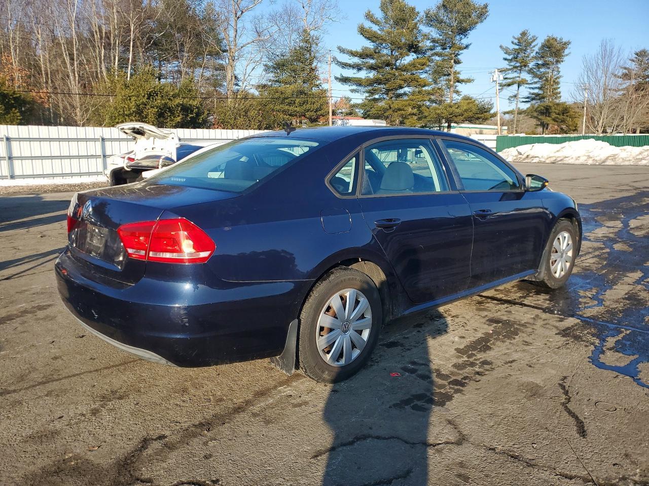 2012 VOLKSWAGEN Passat