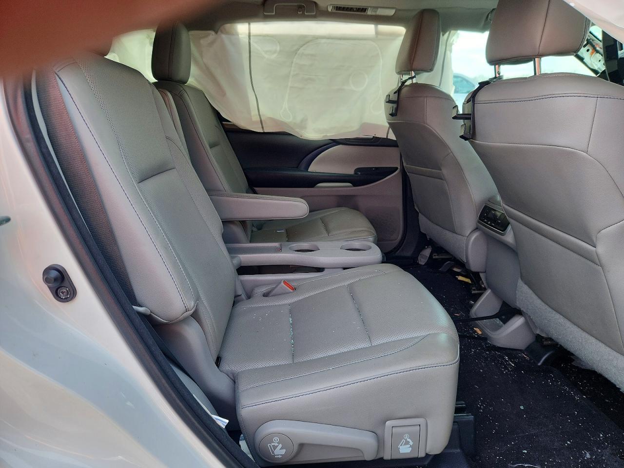 2017 TOYOTA HIGHLANDER