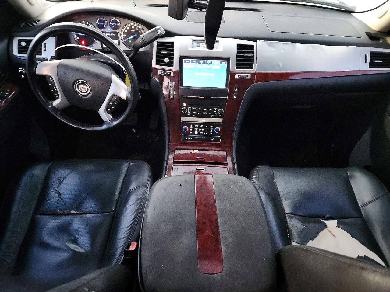 2011 CADILLAC Escalade ESV