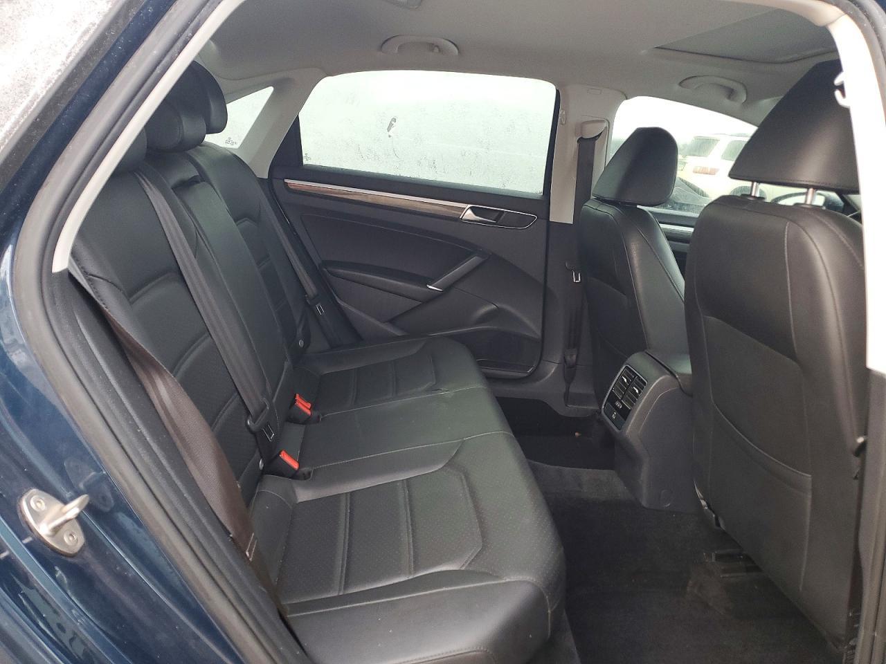 2018 VOLKSWAGEN Passat