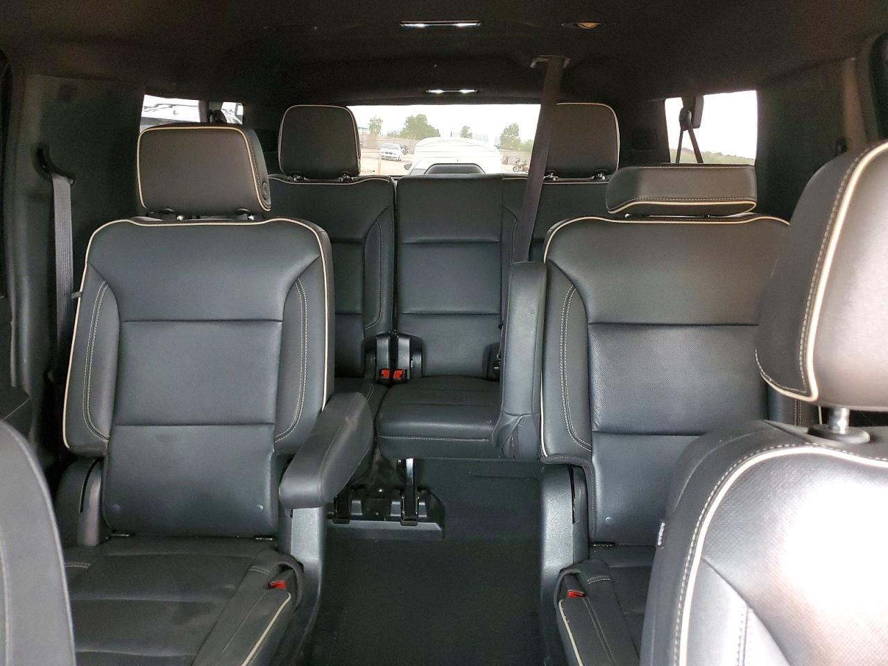 2023 CHEVROLET Suburban