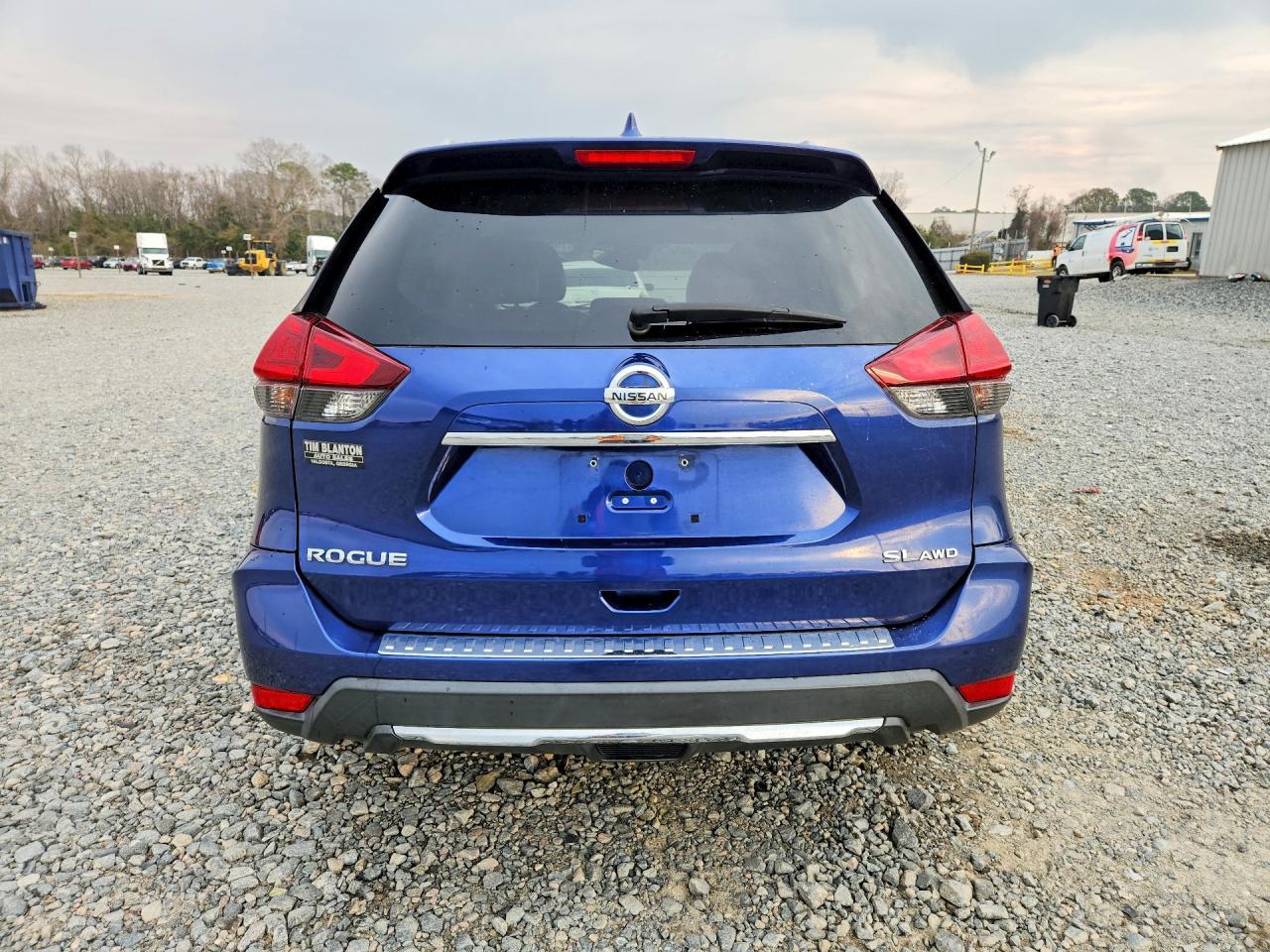 2017 NISSAN ROGUE
