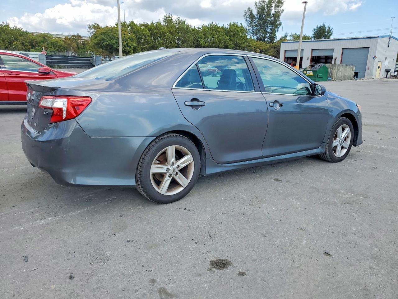 2014 TOYOTA CAMRY