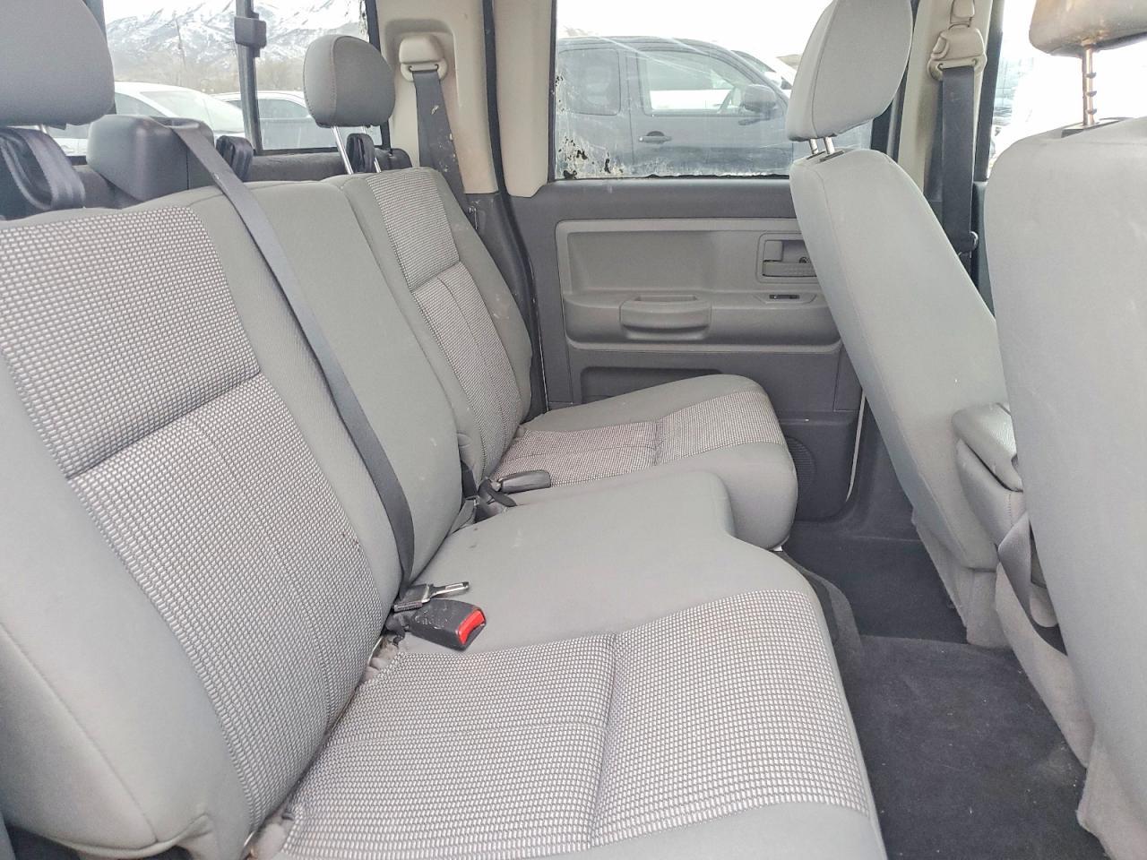 2010 DODGE Dakota