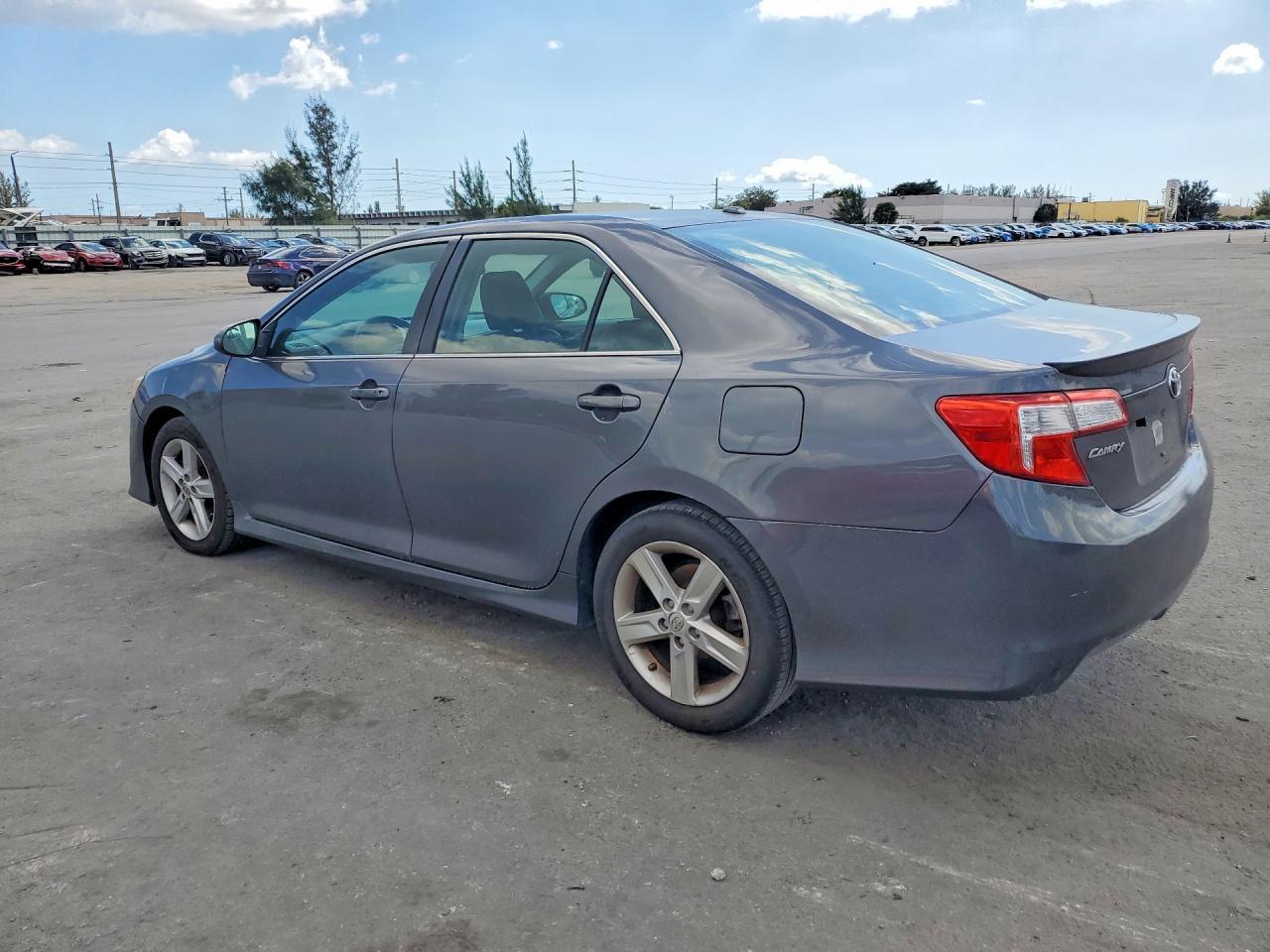 2014 TOYOTA CAMRY