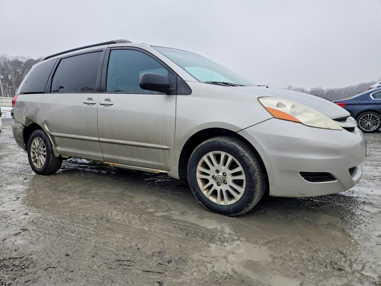 2009 TOYOTA SIENNA