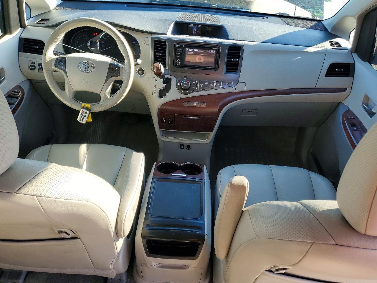 2014 TOYOTA SIENNA