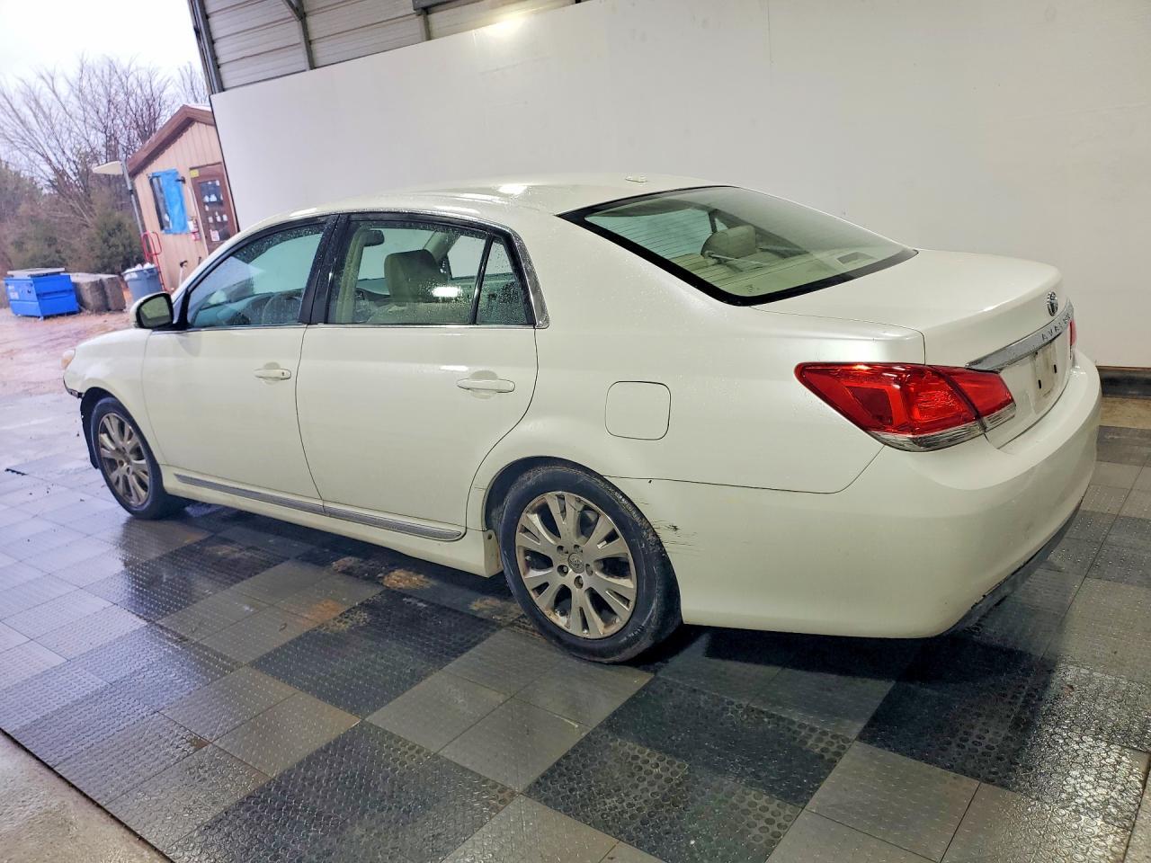 2011 TOYOTA Avalon