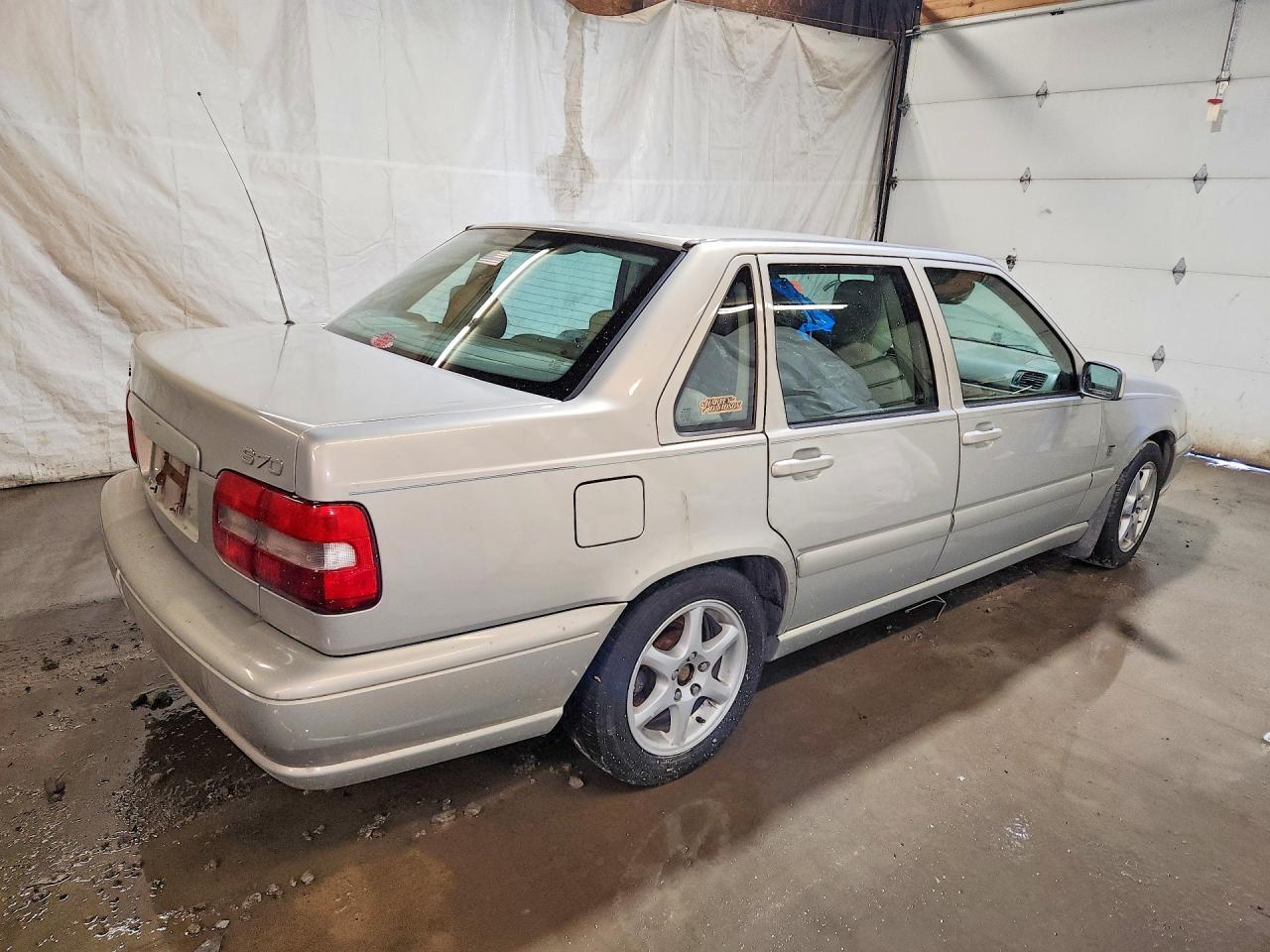 2000 VOLVO S70