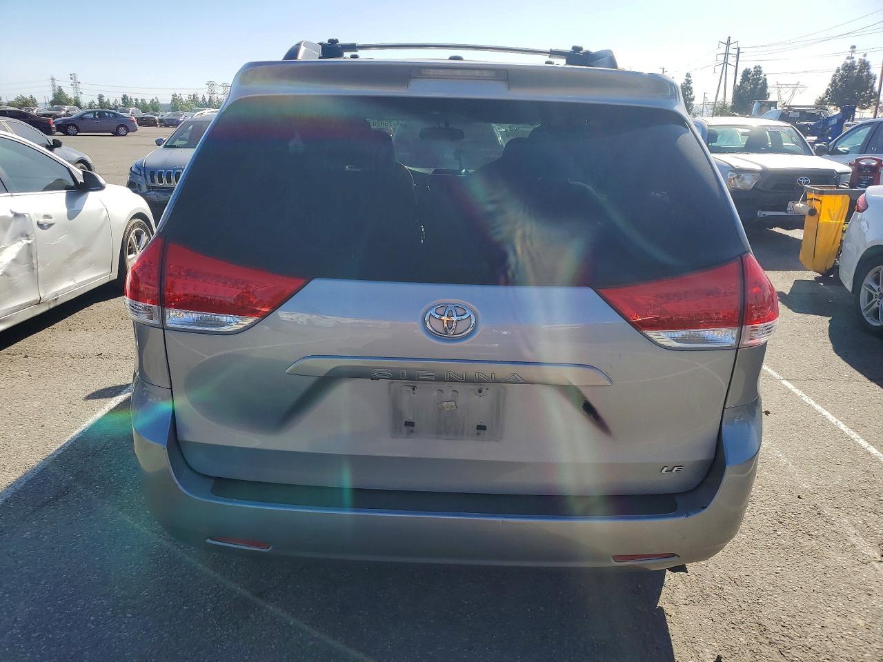 2013 TOYOTA SIENNA