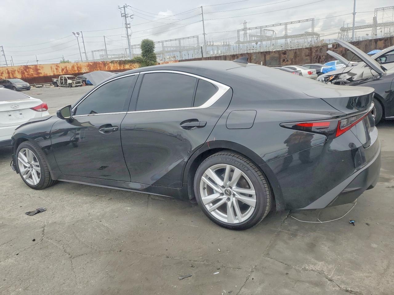 2025 LEXUS IS 300